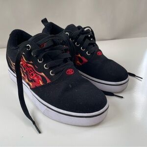 Heelys Pro 20 Skate Shoe in Black Flames Size 5